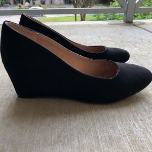 Black Wedges